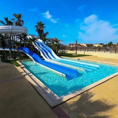 Climatisee, 4 Couchages, 2 Chambres, Veranda, Les Tamaris, Acces Payant Pour Les Piscines, Wifi, Lrtaml9 * Portiragnes