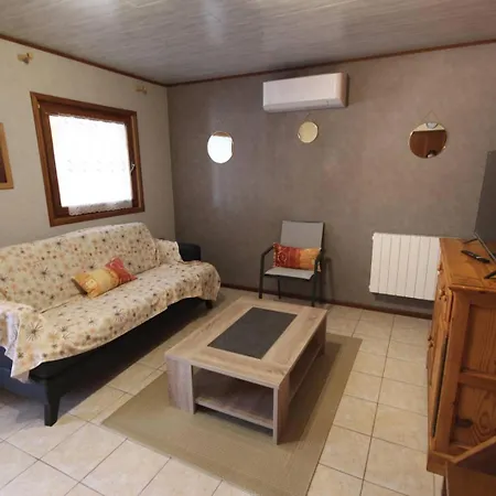 Les Tamaris Residence: Climatisée With Veranda And Wifi
