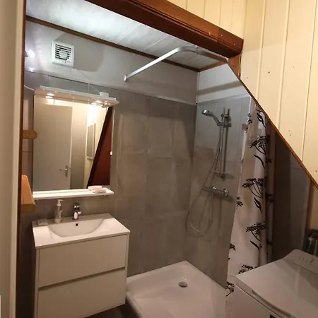 Climatisee, 4 Couchages, 2 Chambres, Veranda, Les Tamaris, Acces Payant Pour Les Piscines, Wifi, Lrtaml9 * Portiragnes
